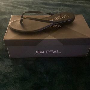 Black sandals size 8